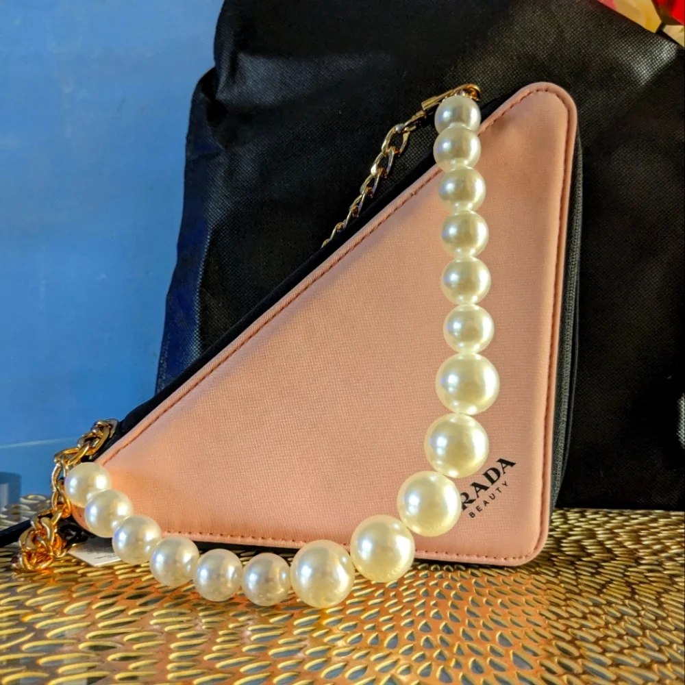 Prada - Picture 5 of 10
